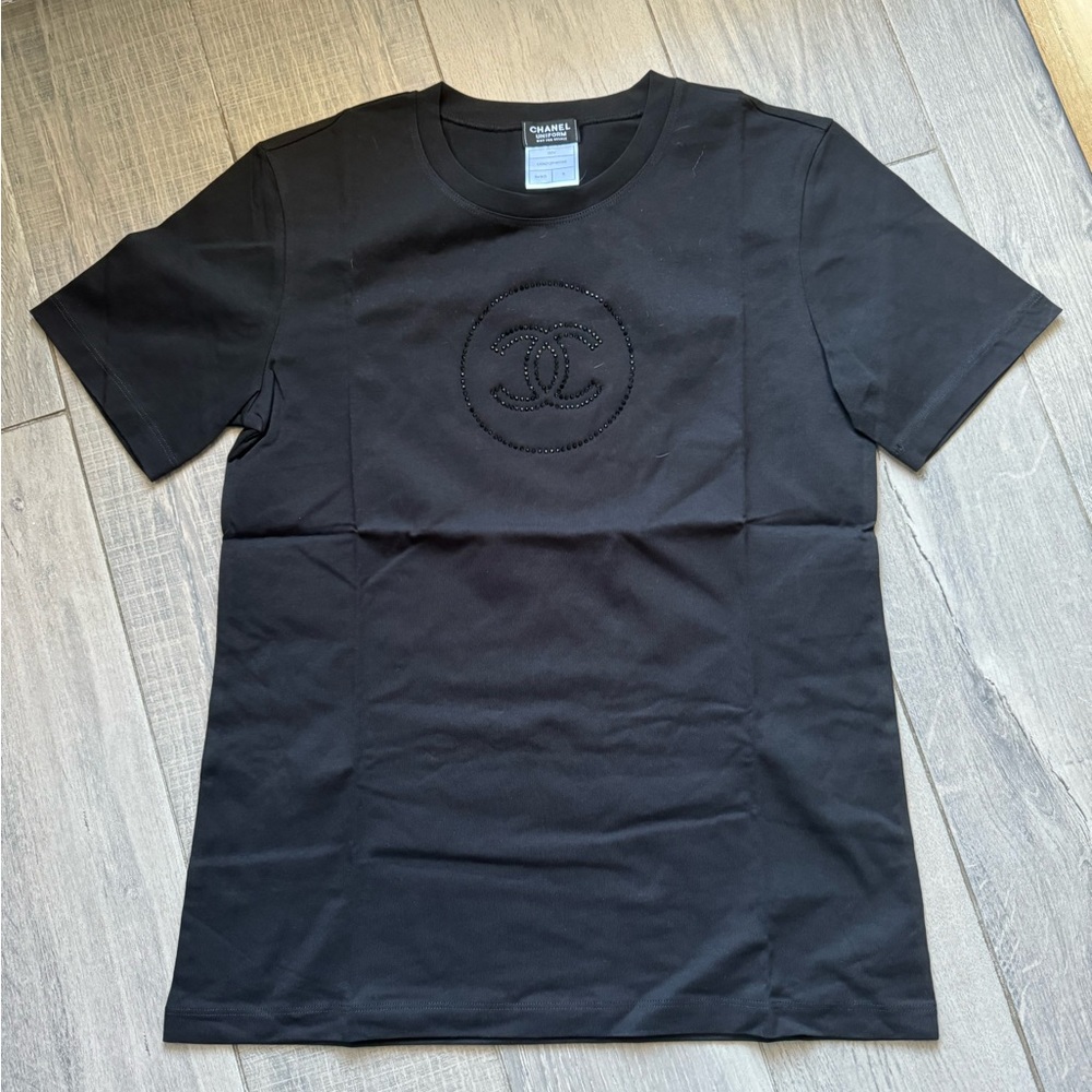 Chanel rhinestone CC logo uniform t shirt in black